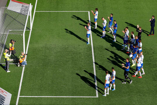 IFK Norrköpings spelare tackar publiken