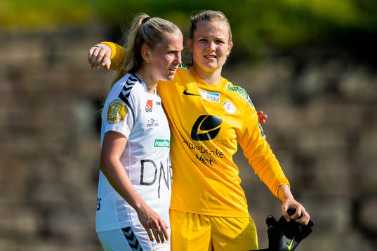 Emilie Nautnes of LSK Kvinner and goalkeeper Oda Marie Hove Bogstad of Arna-Bjørnar