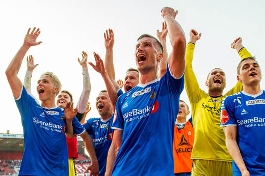 Onni Valakari, Magnus Andersen, Morten Gamst Pedersen, Juha Markus Pirinen, goalkeeper Gudmund Kongshavn and Artem Sokol of Tromsø celebrate