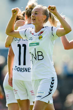 Anja Sønstevold of LSK Kvinner celebrates 1-2