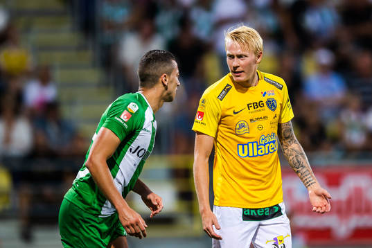 Hammarbys Nikola Djurdjic i samtal med Falkenbergs Ludvig