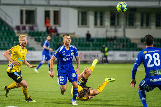 Elfsborgs Stian Rode Gregersen och Sundsvalls Pol Roige