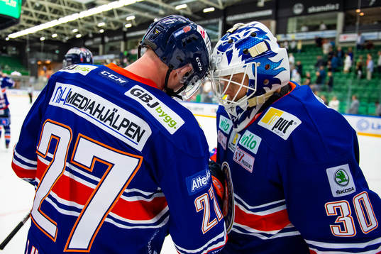 Växjös målvakt Viktor Fasth och Martin Lundberg  jublar