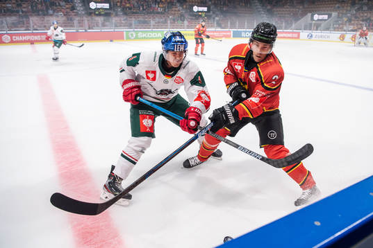 Marco Sternheimer of Augsburger Panthers  and Fredrik