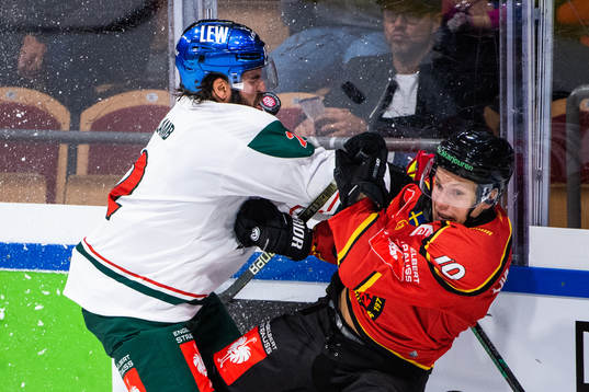 Brady Lamb of Augsburger Panthers and Einar Emanuelsson of