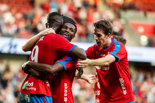 Helsingborgs Alhaji Gero jublar med Mohammed Abubakari och