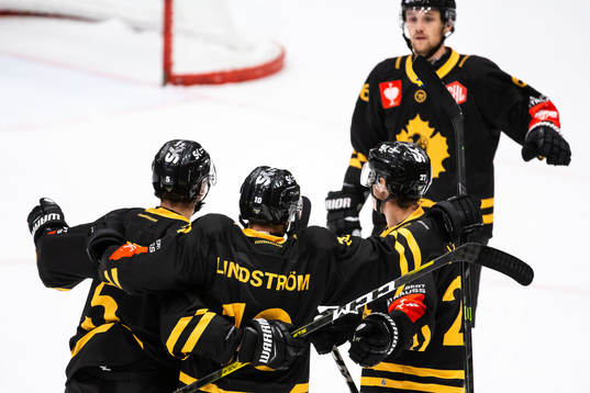 Joakim Lindström of Skellefteå celebrate with teammates