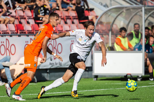 Örebros Viktor Prodell och AFC Eskilstunas Pontus Rödin