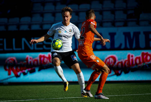 Örebros Viktor Prodell och AFC Eskilstunas Pontus Rödin