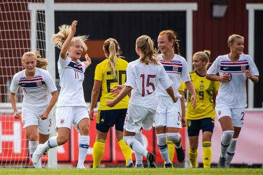 Runa Lillegård of Norway  celebrate with teammates after 1-2 during the women's