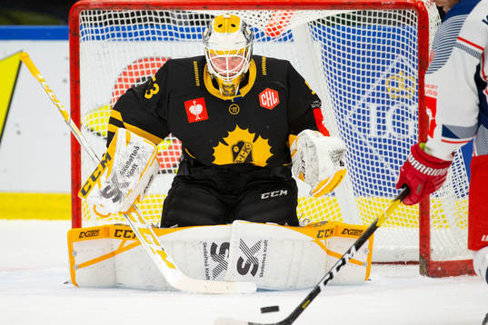 Goalkeeper Oskar Östlund of Skellefteå