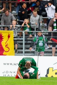 Jönköpings Daryl Smylie och Elias Gustafson jublar