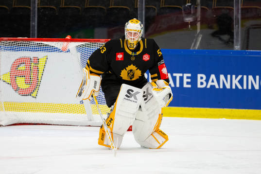 Goalkeeper Oskar Östlund of Skellefteå