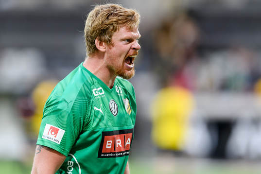 Häckens målvakt Christoffer Källqvist jublar