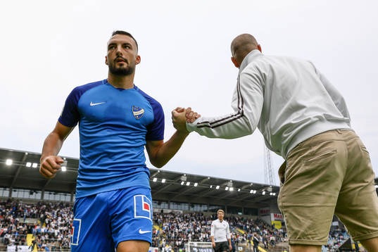 IFK Norrköpings Sead Haksabanovic med klackledare Ponntus