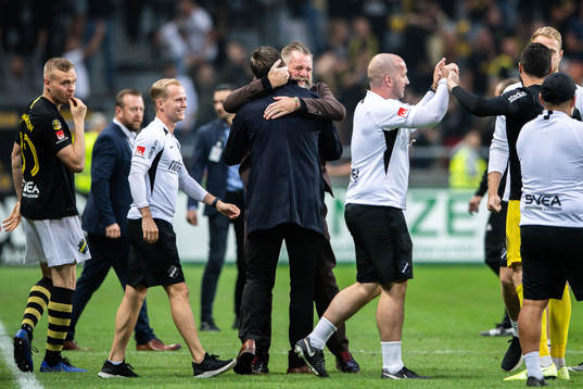 s tränare Rikard Norling och sportchef Björn Wesström jublar efter fotbollsmatchen i Allsvenskan mellan AIK och Djurgården den 1 september 219 i Stockholm.