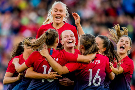 Bla gjennom flere bilder av Football, Women’s International Friendly, Norway - England