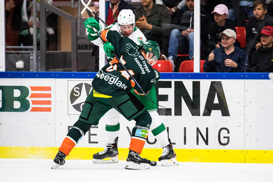 Rögles Kodie Curran och Kristianstads  Johan Lundgren