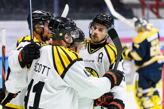 Brynäs Samuel Asklöf jublar