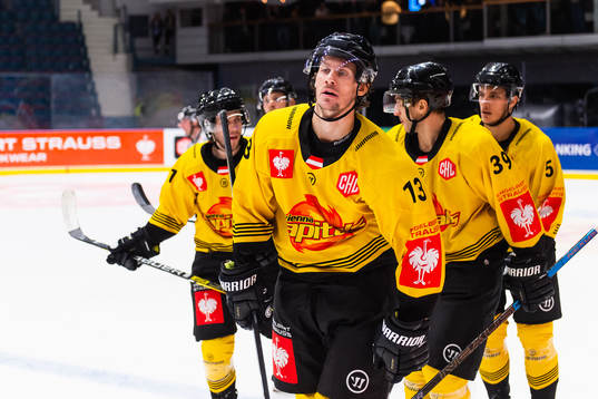 Sondre Olden of Vienna Capitals celebrates after scoring 3-5