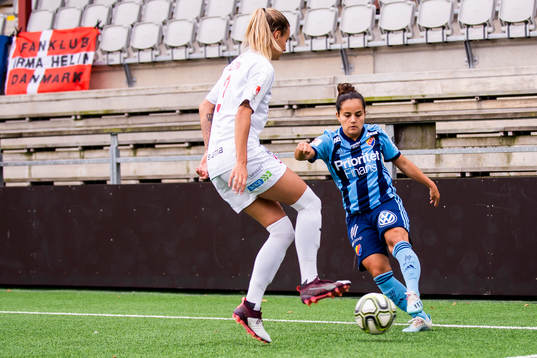 Rosengårds Nathalie Björn täcker Djurgårdens Malin Diaz Pettersson