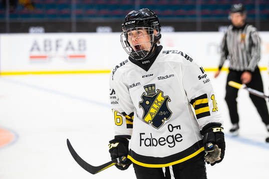 s Lisa Johansson jublar