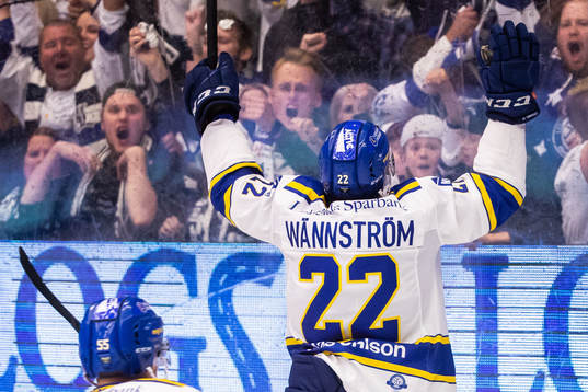 Leksands Sebastian Wännström jublar