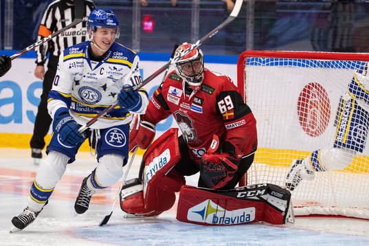 Leksands Martin Karlssonoch Malmö Redhawks målvakt Oscar