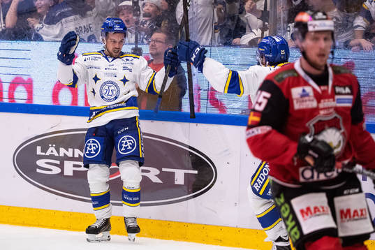 Leksands Oskar Lang jublar