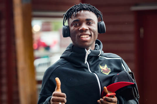 Östersunds Jordan Attah Kadiri  anländer till arenan