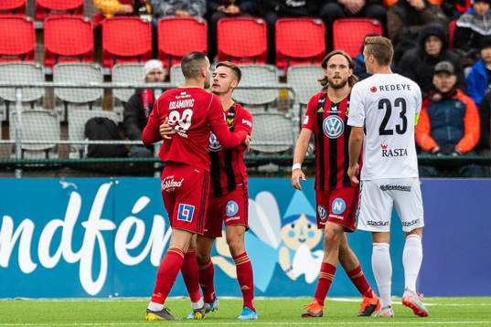 Östersunds Felix Hörberg lugnar ner Dino Islamovic