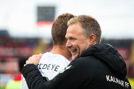 Kalmars tränare Magnus Pehrsson jublar