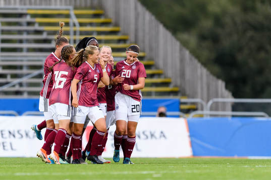 Tysklands spelare jublar efter 1-4 av Mia Büchele