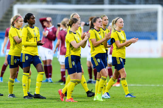 Sveriges spelare tackar publiken