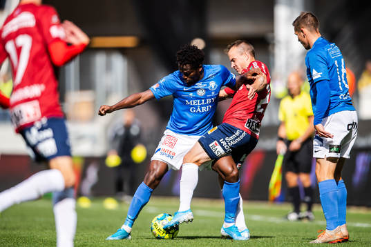 Trelleborgs Abdul Fatawu Safiu och Oscar Johansson mot