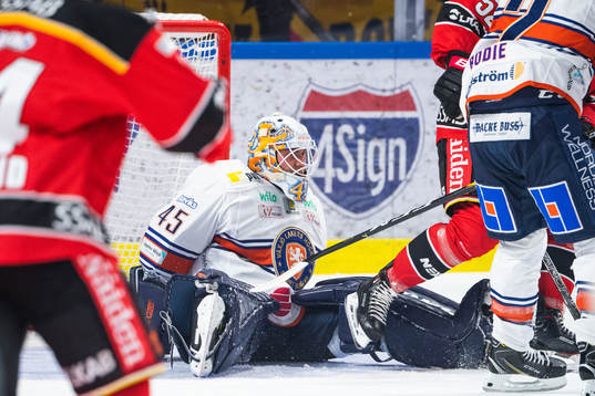 Växjös målvakt Viktor Andrén deppar