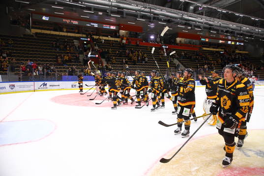 Skellefteås spelare jublar