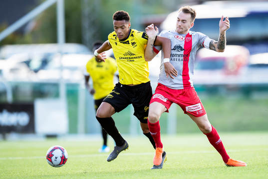 Kevin Kabran of Start and Victor Grodås of Strømmen