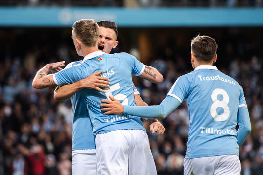 Malmö FFs Sören Rieks jublar med Marcus Antonsson