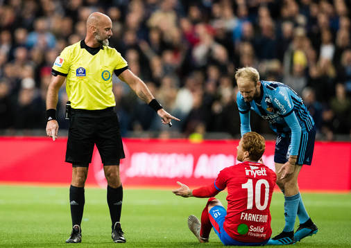 Domare Stefan Johannesson och Djurgårdens Curtis Edwards