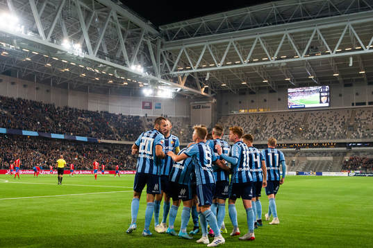 Djurgårdens Emir Kujovic jublar med lagkamrater efter 2-0