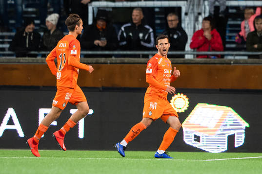 AFC Eskilstunas Kadir Hodzic jublar