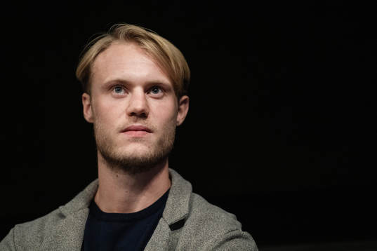 Jesper Samuelsson, Vita Hästen