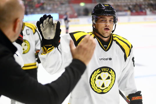 Brynäs Jaedon Descheneau jublar