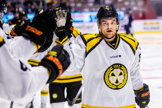 Brynäs Jaedon Descheneau jublar
