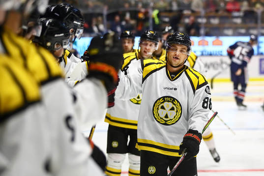 Brynäs Jaedon Descheneau jublar