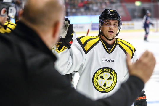 Brynäs Jaedon Descheneau jublar