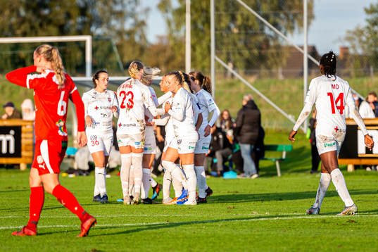 Rosengårds spelare jublar efter 1-0
