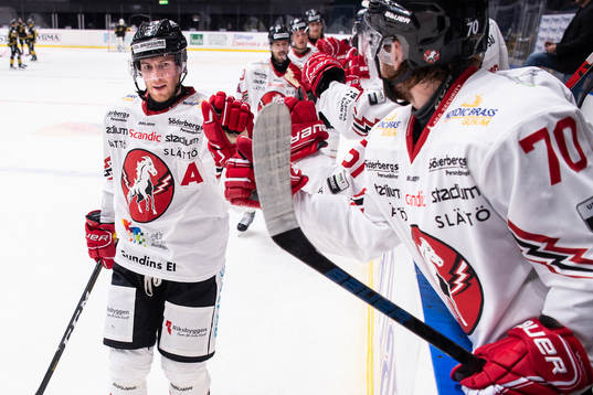 Vita Hästens Istvan Bartalis jublar