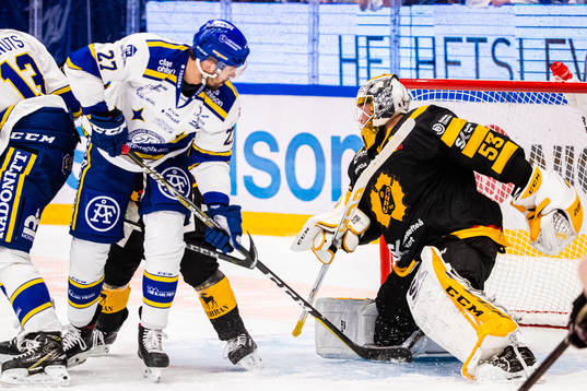 Leksands Marek Hrivik och Skellefteås målvakt Oskar